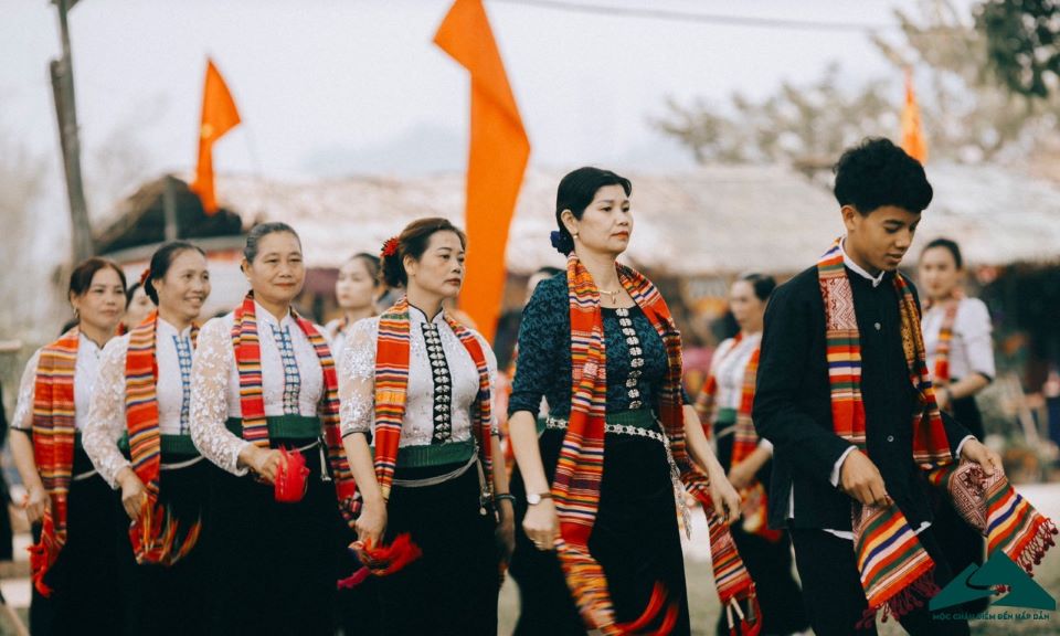 Lễ hội Hết Chá tại bản Áng.